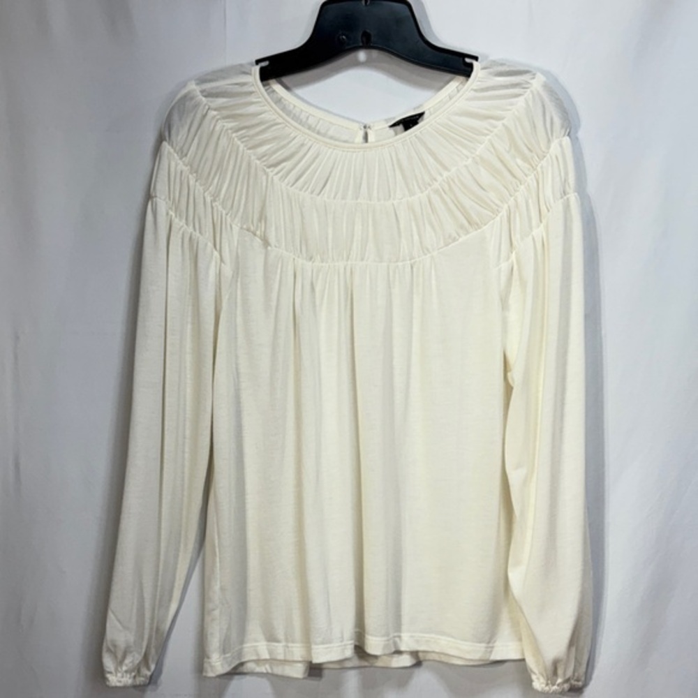 🏁 Ann Taylor Ivory Gathered yoke long sleeve knit Blouse